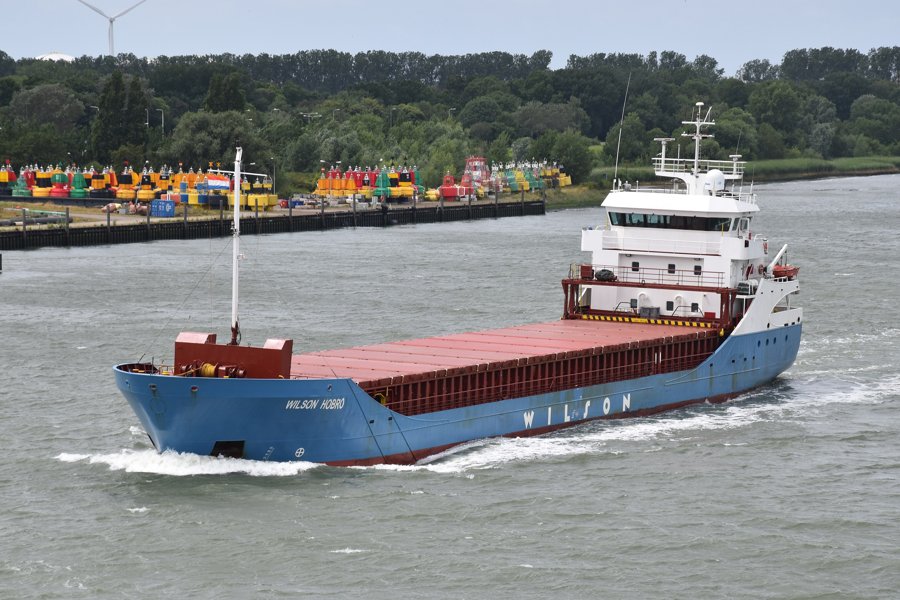 Transit: WILSON HOBRO         entering English South Coast at The Dover Strait