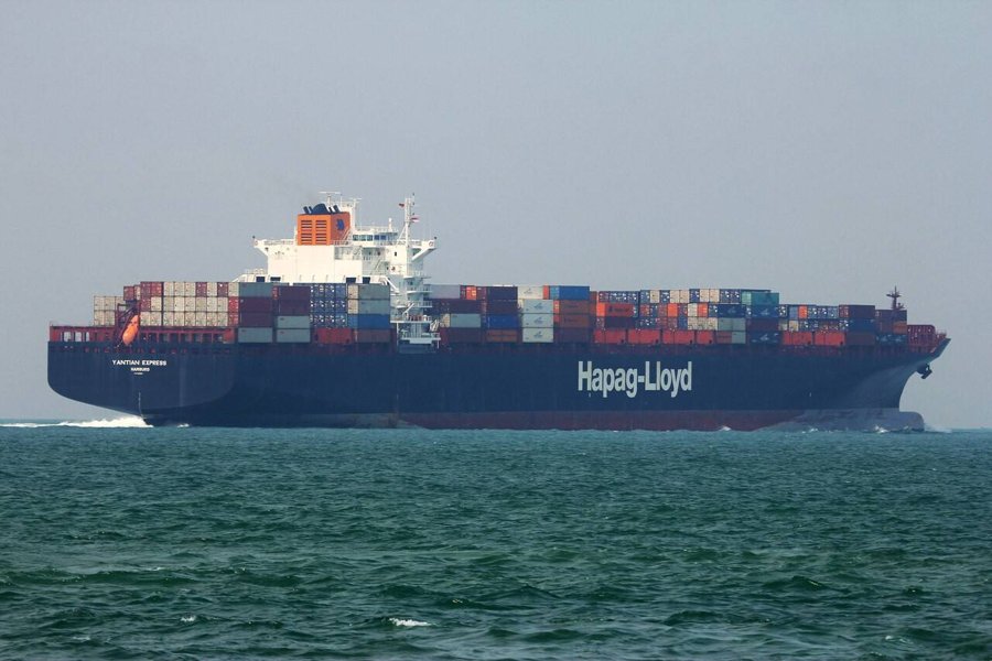 Transit: YANTIAN EXPRESS entering English South Coast at The Dover Strait