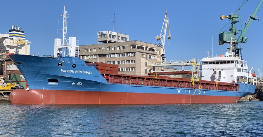 Transit: WILSON HIRTSHALS entering English South Coast at The Dover Strait