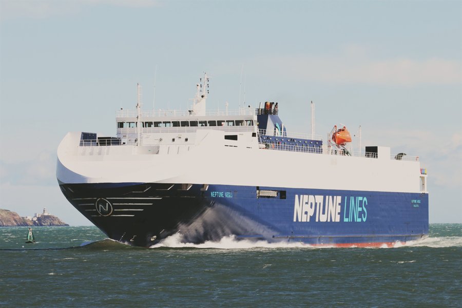  Irish Sea - NEPTUNE AEGLI transiting St Georges Channel