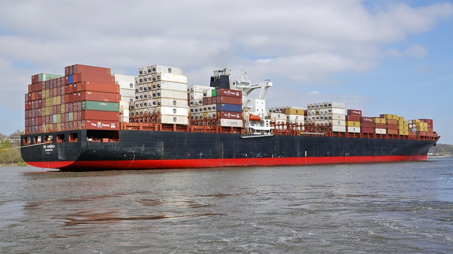 Thames Arrival: ZIM AMERICA         