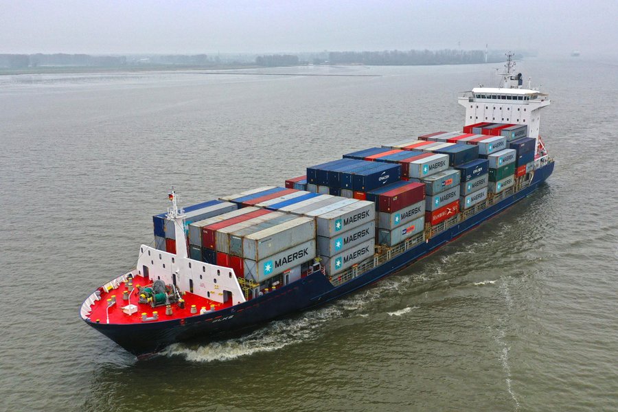Transit: SEASPAN OCEANIA      entering English South Coast at The Dover Strait
