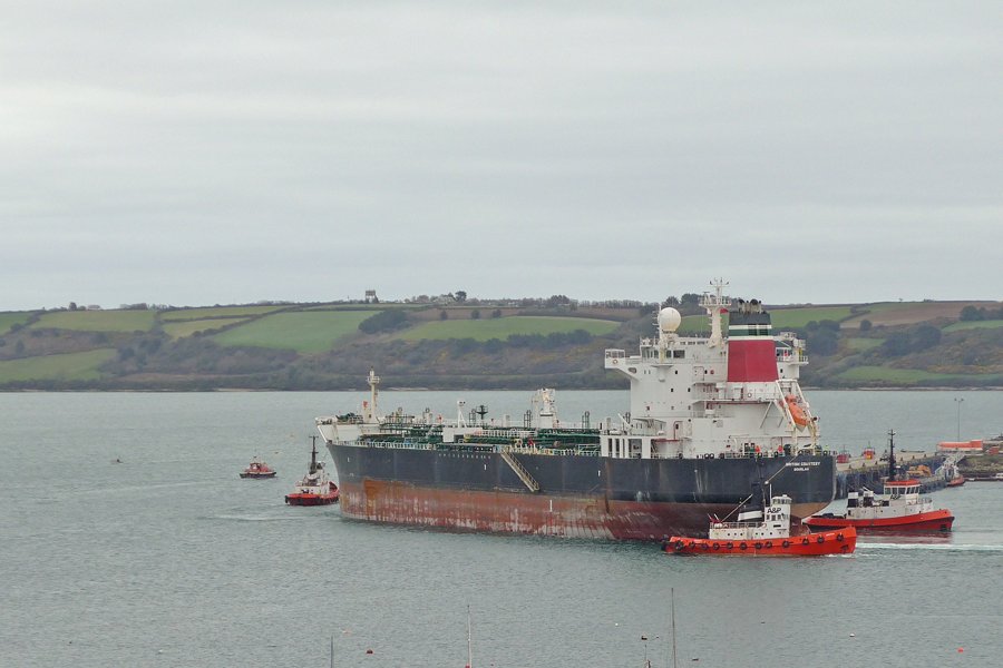 Transit: WENCHE VICTORY       entering English South Coast at The Dover Strait