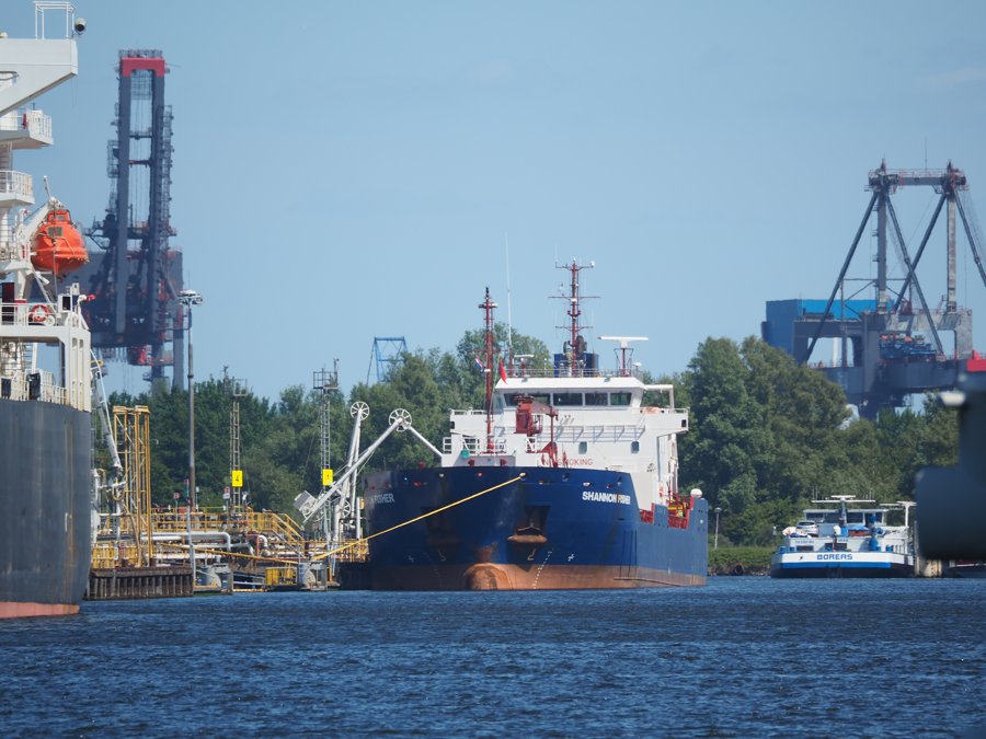  Scottish East Coast - SHANNON FISHER transiting Tayside Coast