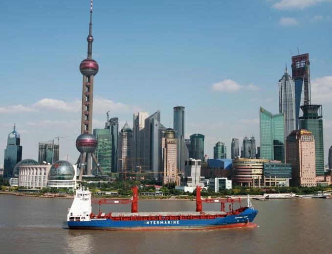 Transit: INDUSTRIAL DAWN      entering English South Coast at The Dover Strait