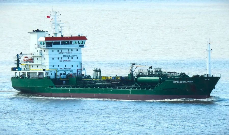 Transit: KAPTAN VEYSEL VARDAL entering English South Coast at The Dover Strait
