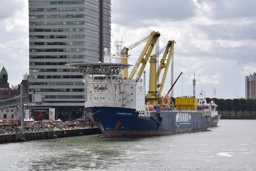 Transit: FAIRPLAYER           entering English South Coast at The Dover Strait