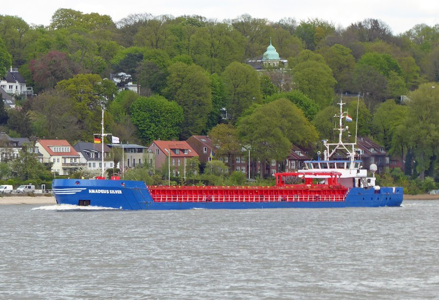 Transit: AMADEUS SILVER       entering English South Coast at The Dover Strait
