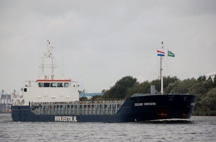 Transit: EDZARD CIRKSENA      entering English South Coast at The Dover Strait