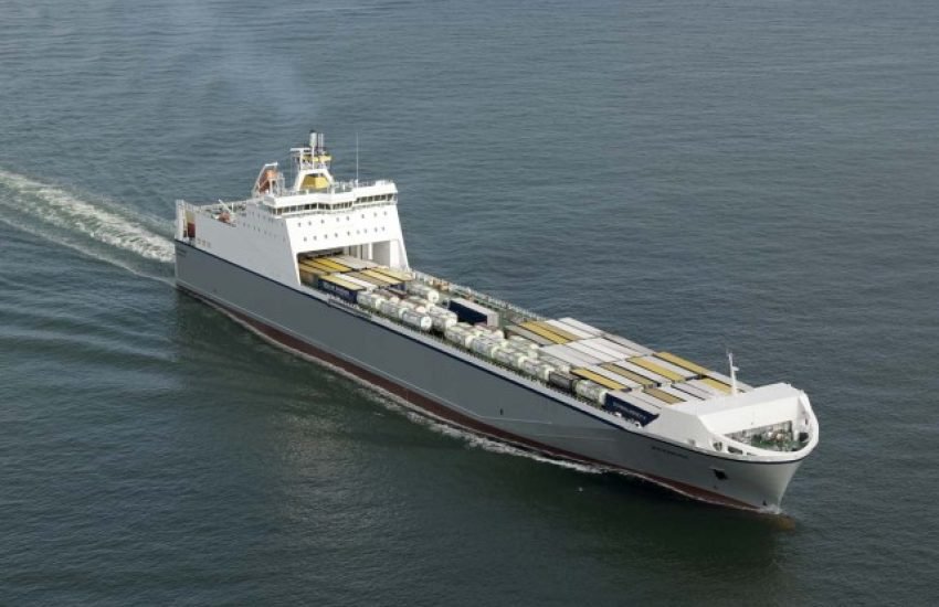  Irish Sea - MAZARINE transiting Irish Sea off Anglesey