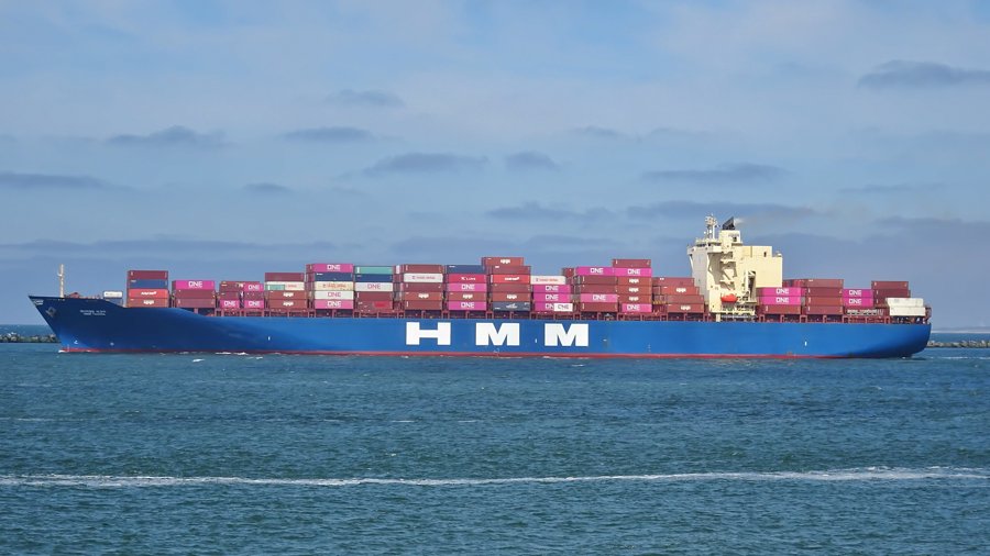 Transit: HMM TACOMA           entering English South Coast at The Dover Strait