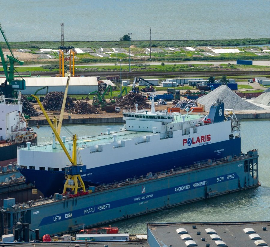 Thames Departure: POLARIS LIBERTY     
