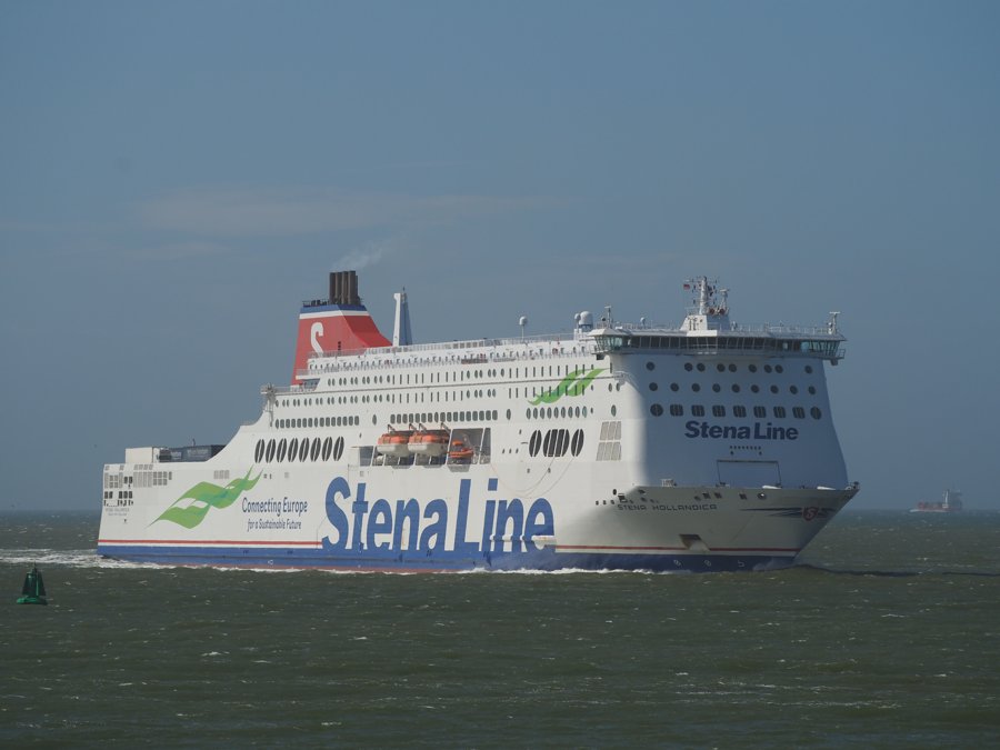 Felixstowe Departure: STENA HOLLANDICA