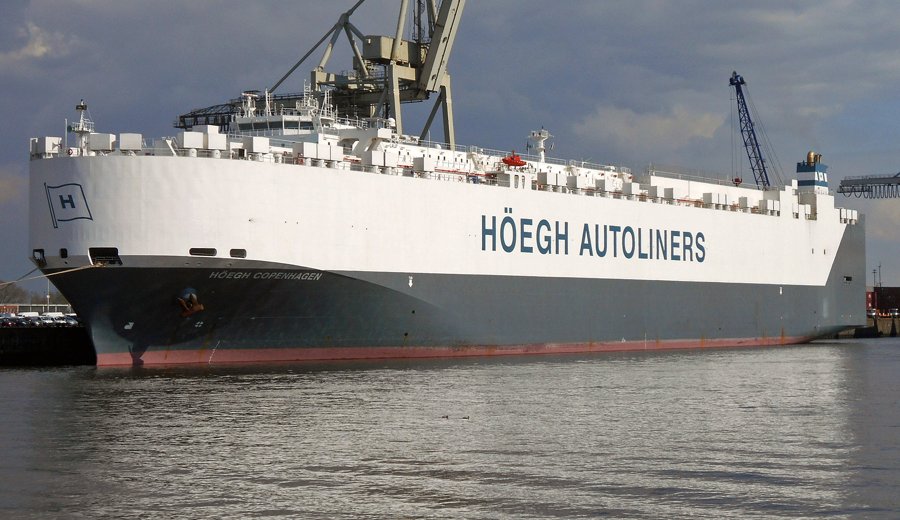 Transit: HOEGH COPENHAGEN     entering English South Coast at The Dover Strait