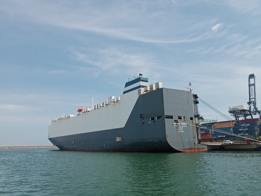 Transit: NEPTUNE THARROS      entering English South Coast at The Dover Strait
