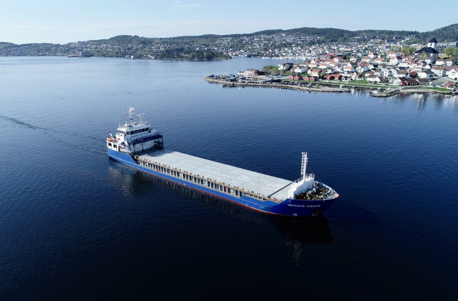 Transit: GEORGIOS ALEXIOS     entering English South Coast at The Dover Strait