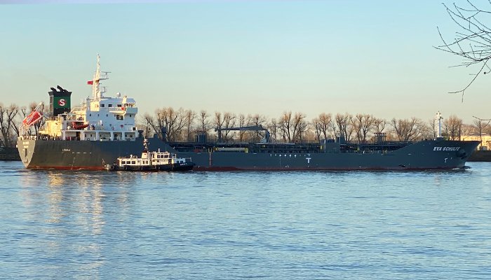 Transit: EVA SCHULTE          entering English South Coast at The Dover Strait