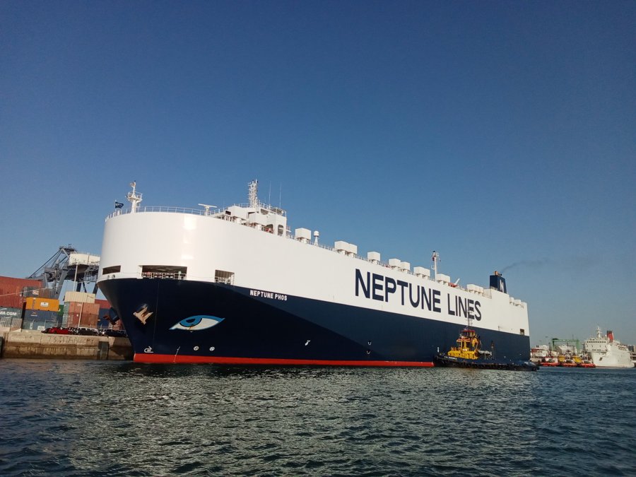Transit: NEPTUNE PHOS         entering English South Coast at The Dover Strait