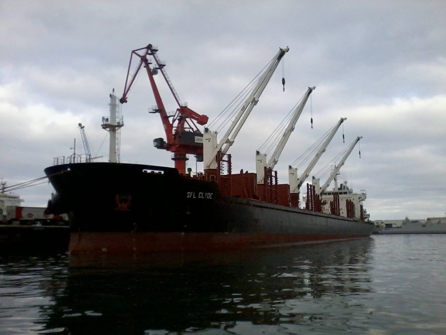  Irish Sea - CLIPPER CLYDE        transiting Irish Sea off Anglesey