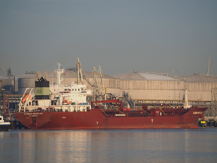 Transit: SLOMAN HERAKLES      entering English South Coast at The Dover Strait