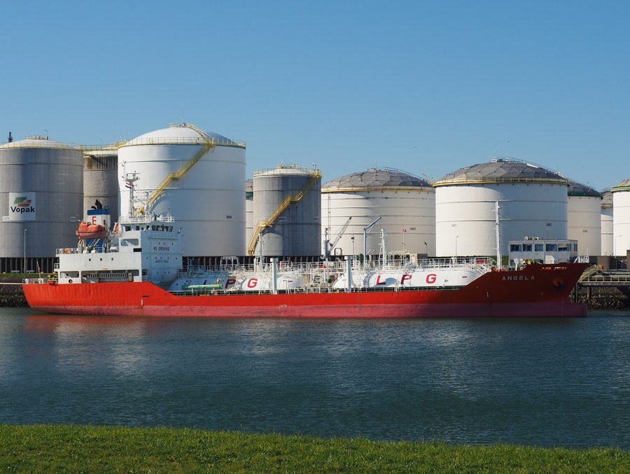 Transit: ANGELA               entering English South Coast at The Dover Strait