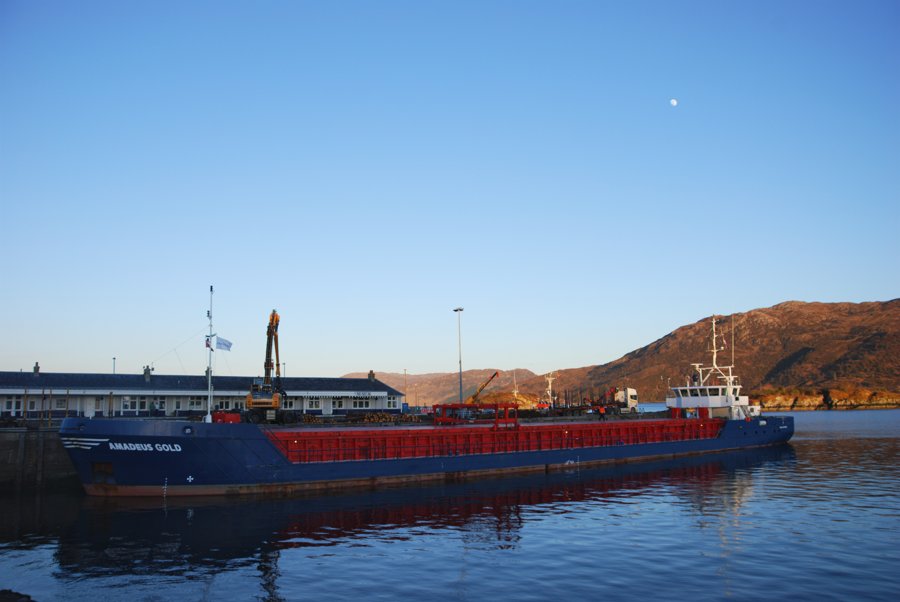  Irish Sea - AMADEUS GOLD         transiting Irish Sea off Dublin