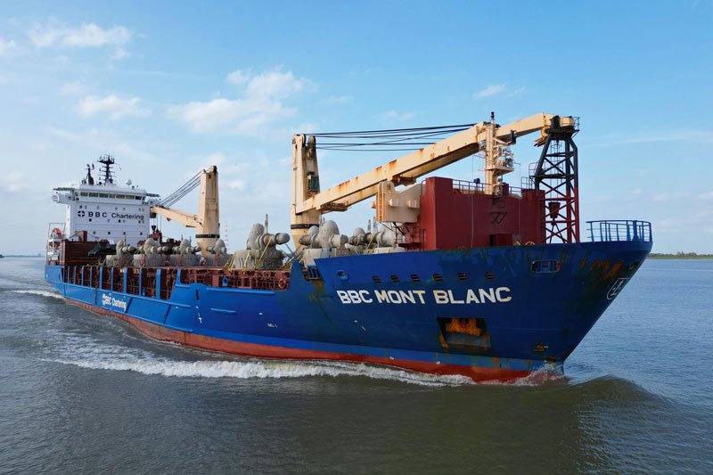 Photograph of the Heavy Lift Vessel: BBC MONT BLANC       (IMO: 9508433). Documented in UK and Regional Shipping Movements.