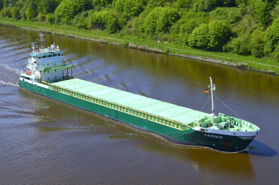 Transit: GOOTEBORG entering English South Coast at The Dover Strait