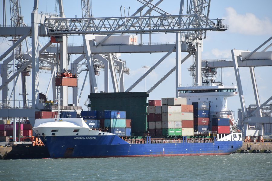 Transit: SAMSKIP TOUBKAL entering English South Coast at The Dover Strait