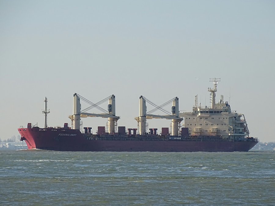 Thames Departure: FEDERAL SWIFT       