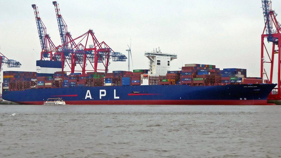 Transit: APL MERLION entering English South Coast at The Dover Strait