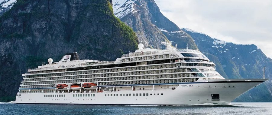  Scottish East Coast - VIKING SKY transiting Tayside Coast