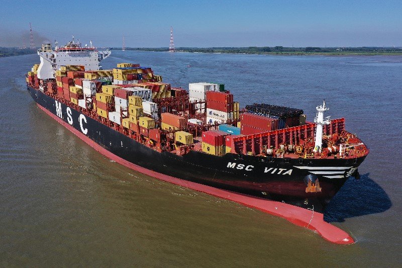Transit: MSC VITA             entering English South Coast at The Dover Strait
