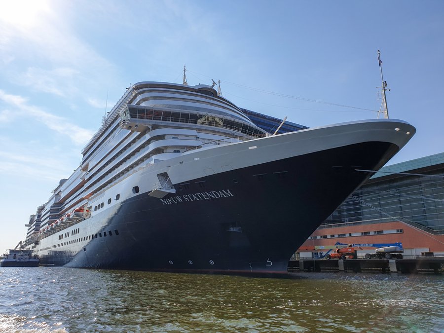  Irish Sea - NIEUW STATENDAM transiting North Channel Belfast