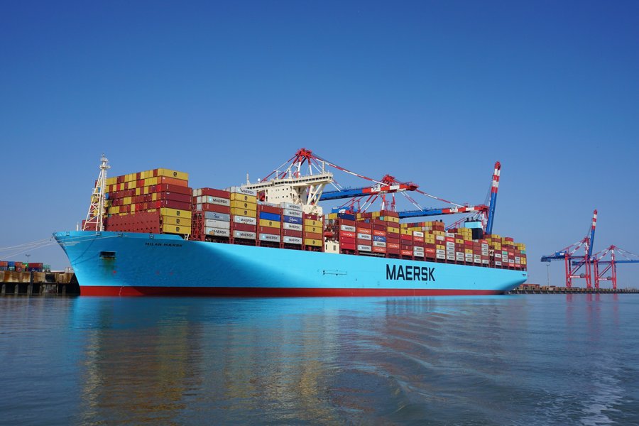 Transit: MILAN MAERSK entering English South Coast at The Dover Strait
