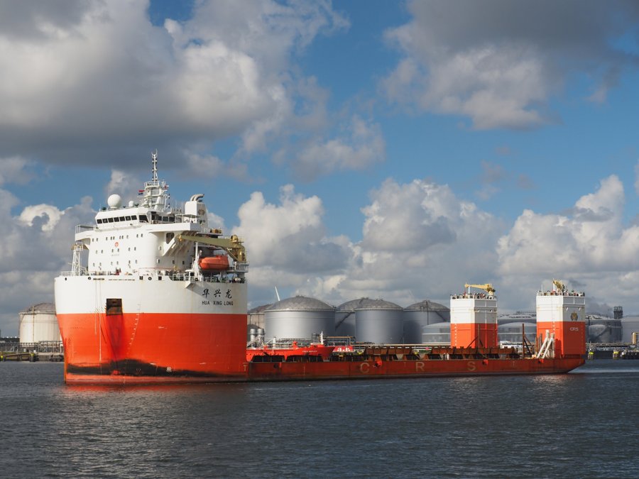 Photograph of the Heavy Load Carrier: HUA XING LONG (IMO: 9808182). Documented in UK and Regional Shipping Movements.