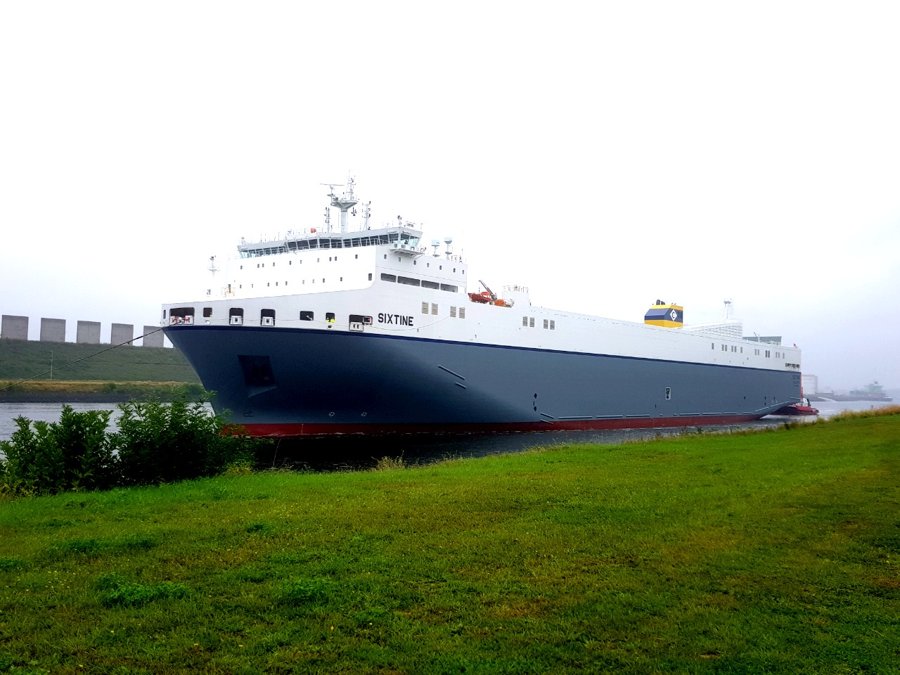 Transit: SIXTINE              entering English South Coast at The Dover Strait