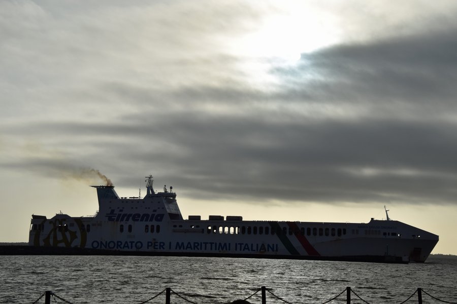 Thames Departure: LONGSTONE