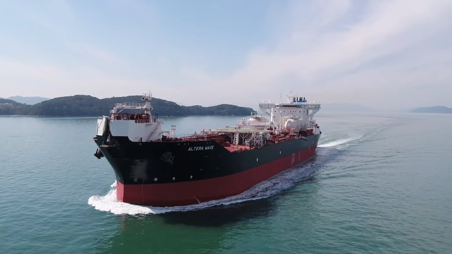  Scottish East Coast - MARAN WAVE           transiting Dornoch Firth Coast