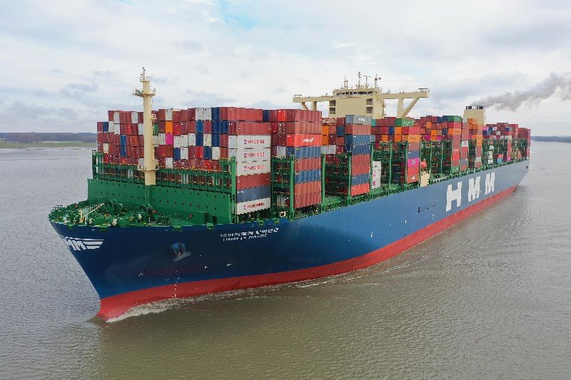 Transit: HMM LE HAVRE         entering English South Coast at The Dover Strait