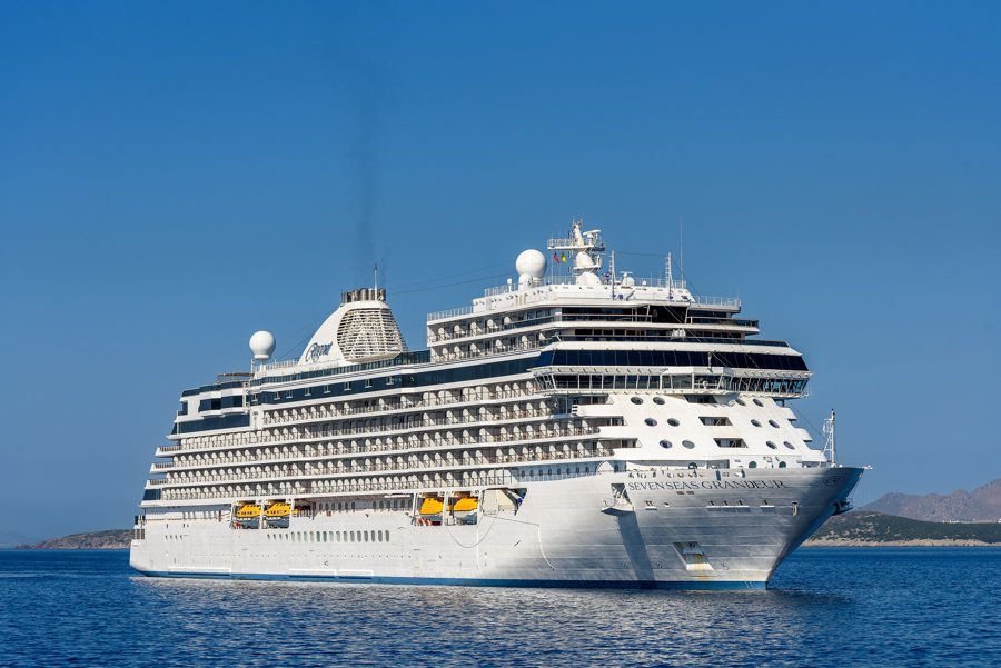  Irish Sea - SEVEN SEAS GRANDEUR transiting Irish Sea off Dublin