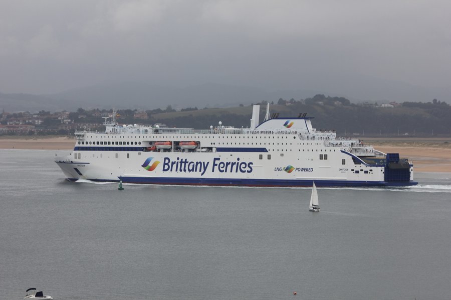  Irish Sea - SANTONA transiting Irish Sea off Wales