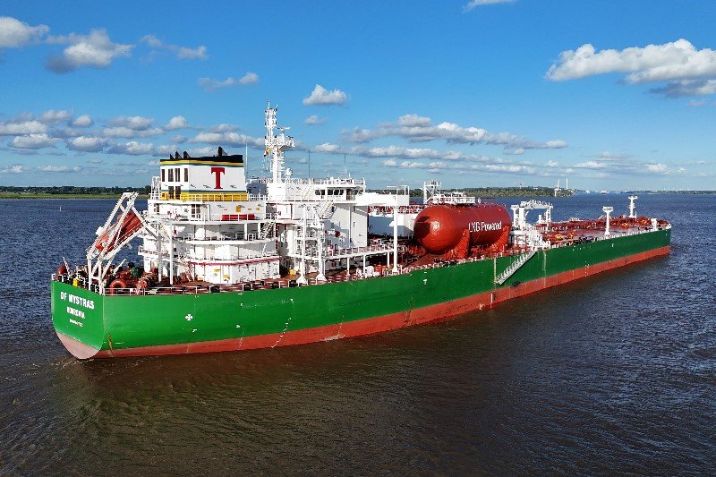 Transit: DF MYSTRAS           entering English South Coast at The Dover Strait