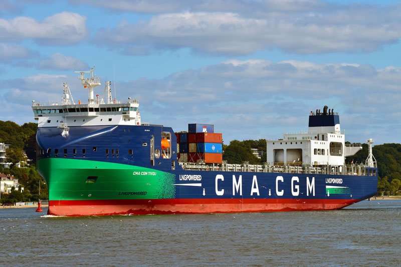 Thames Departure: CMA CGM TIVOLI