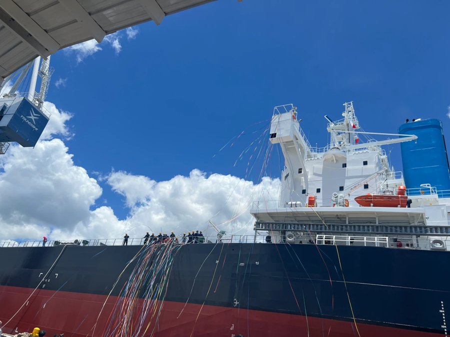  Irish Sea - ROYAL RESPECT        transiting St Georges Channel
