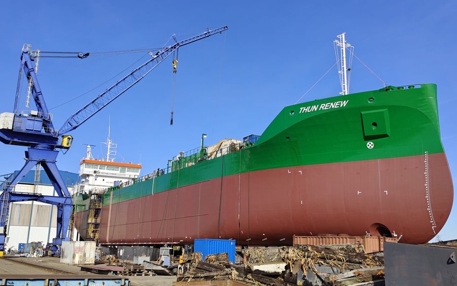  Celtic Sea - THUN RENEW           transiting Celtic Sea