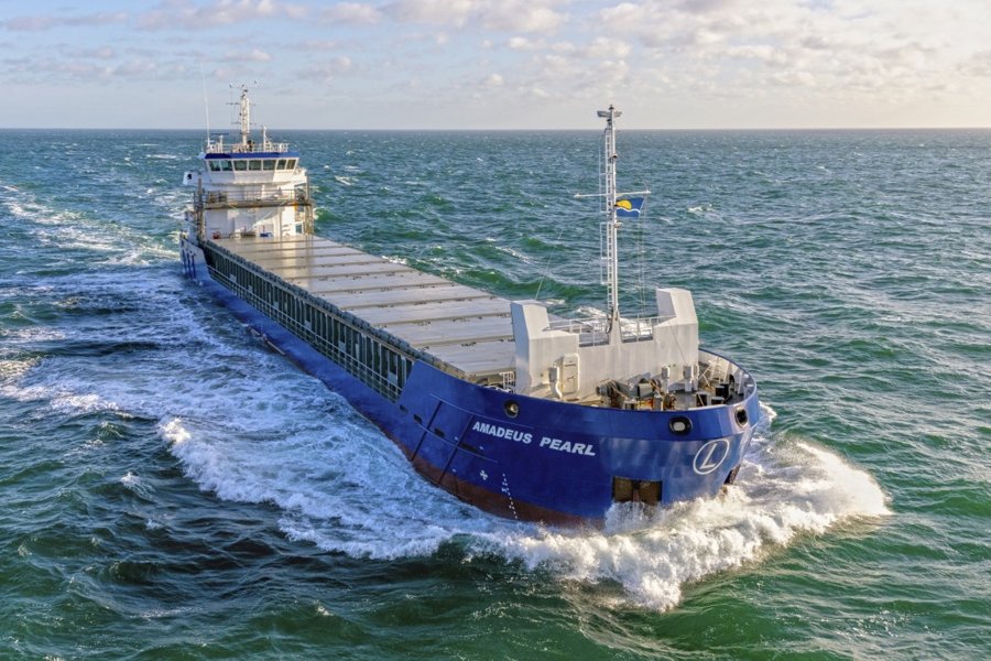  Scottish East Coast - AMADEUS PEARL        transiting Forth & Tay Coast